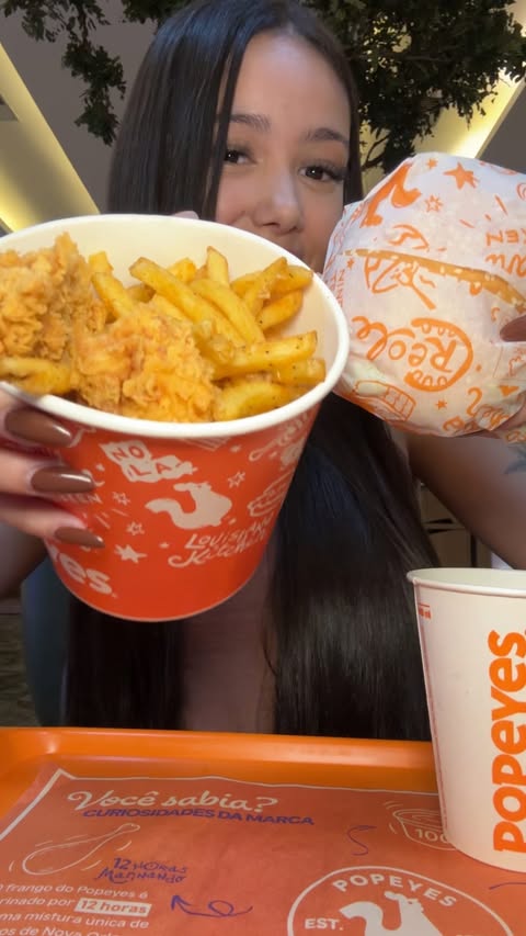 Instagram post by @carmelitaevilim for Popeyes Brasil. Caption reads: Popeyes pós-filminho no cinema é outro nível🔥🥵....