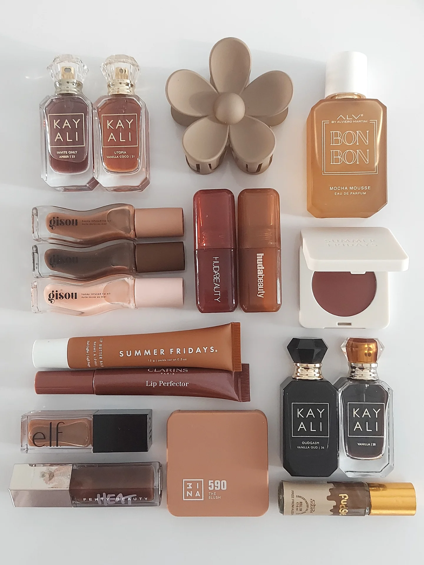 Instagram post by @armadiodisabry for Fenty Beauty. Caption reads: 𝗔𝘂𝘁𝘂𝗺𝗻 𝗶𝗻 𝗮 𝗳𝗹𝗮𝘁𝗹𝗮𝘆....