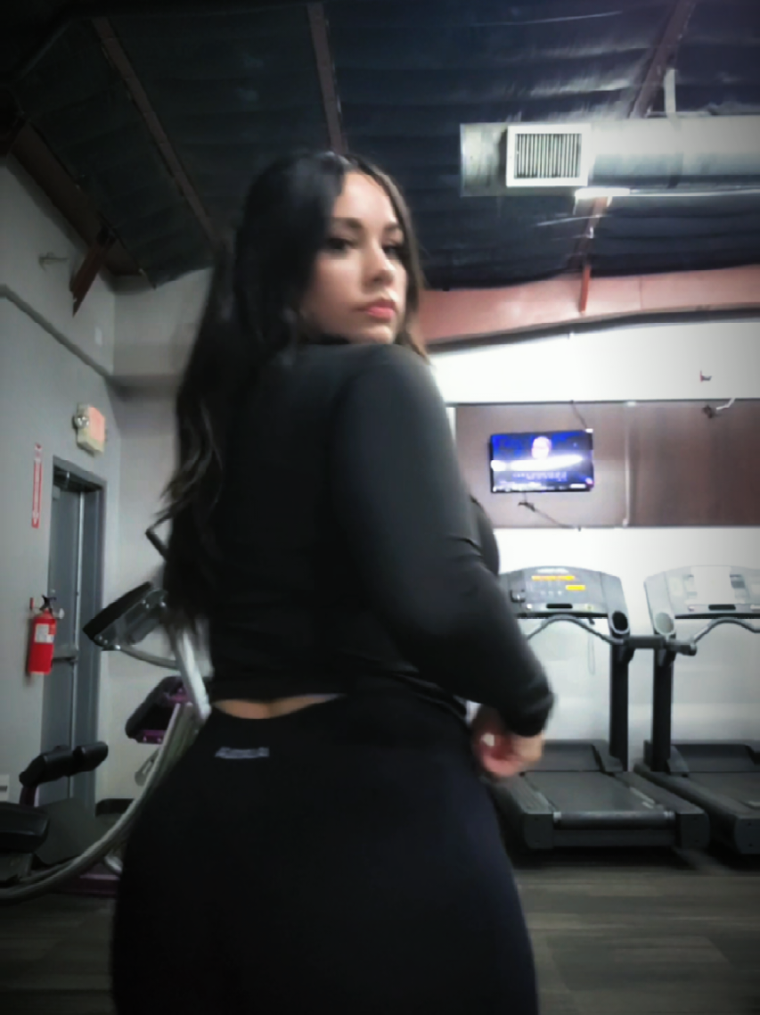 TikTok post by @.eve.91 for Aurola US. Caption reads: Comfortable high compression leggings #fypシ゚viral....