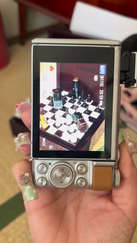 Instagram post by @watashiwali for CHANEL. Caption reads: CHANEL ROUGE NOIR Collection♟️❤️
@chanel.beauty....