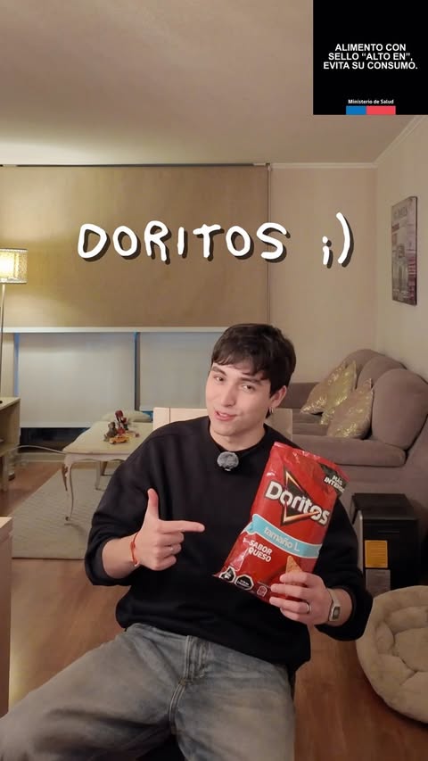 Instagram post by @vicntpr for Doritos. Caption reads: [...] #mecarga tengo que ser como los @doritoscl....