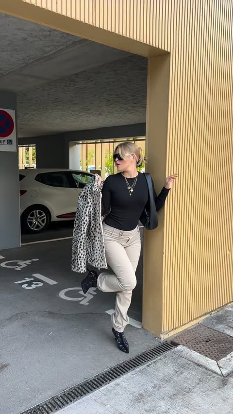 Instagram post by @bbofdaddy for Vivaia. Caption reads: Out of office and comfortable @vivaia_official....