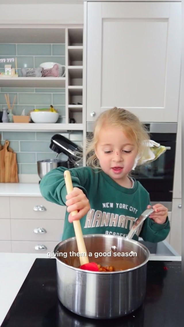 Instagram post by @mealtimewithmummy for Heinz. Caption reads: Simple dinners ✨

It’s doesn’t get much more....