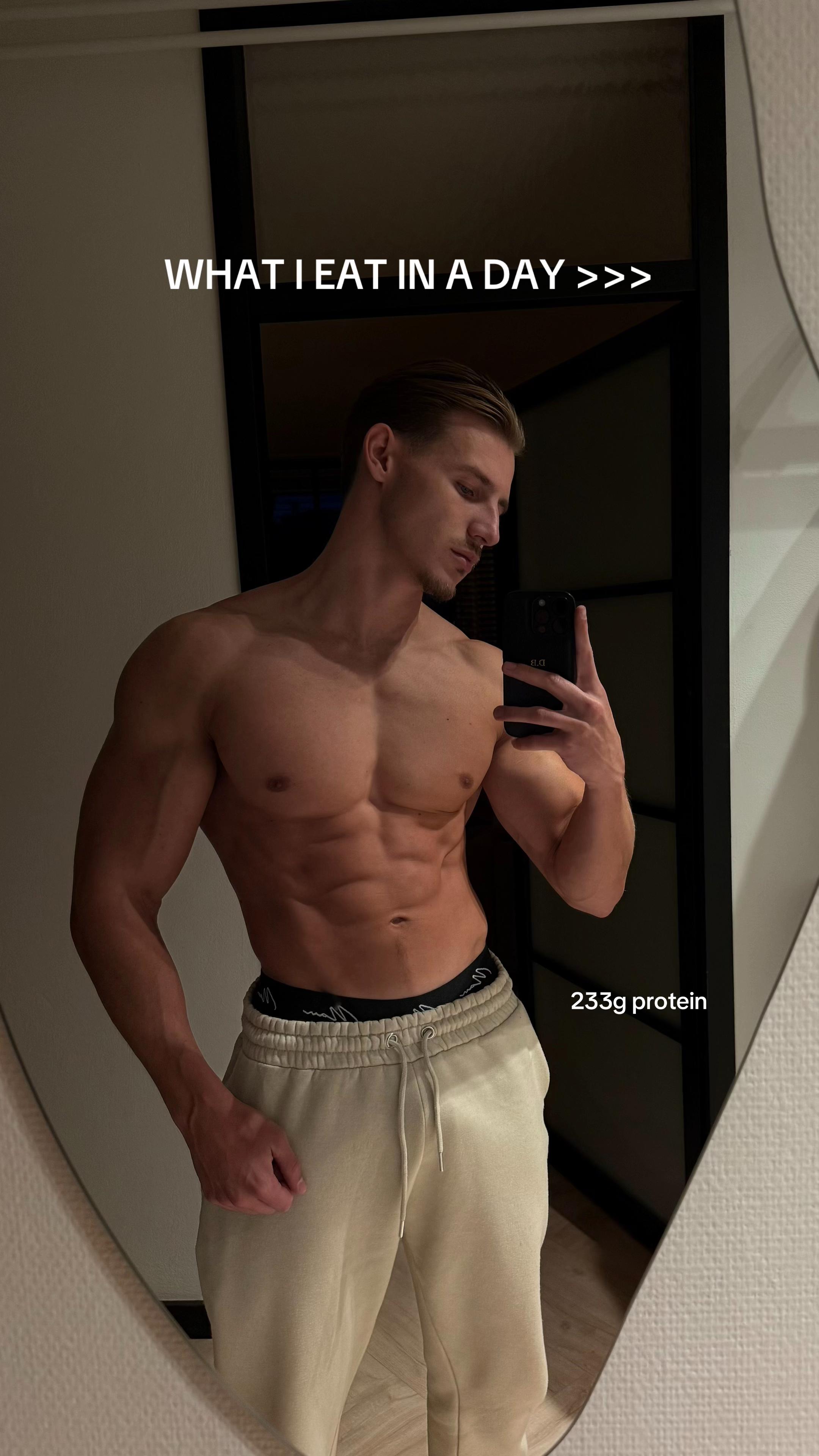 TikTok post by @jsdaan for XXL Nutrition. Caption reads: [...] bite makes me happy ✌️ Supplements: @XXL....