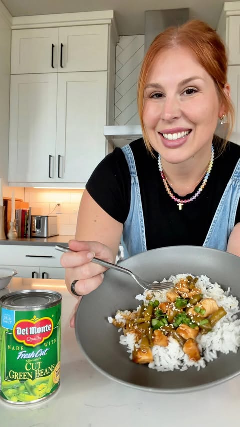 Instagram post by @itsgoodbyetwenties for Del Monte. Caption reads: [...] pantry takeout bowl came together with Del....