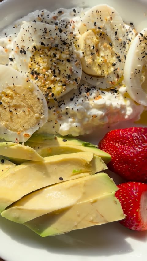 Instagram post by @sk.rituals for Zoefull. Caption reads: Comment BITES for 28 Gr of protein • Fiber •....