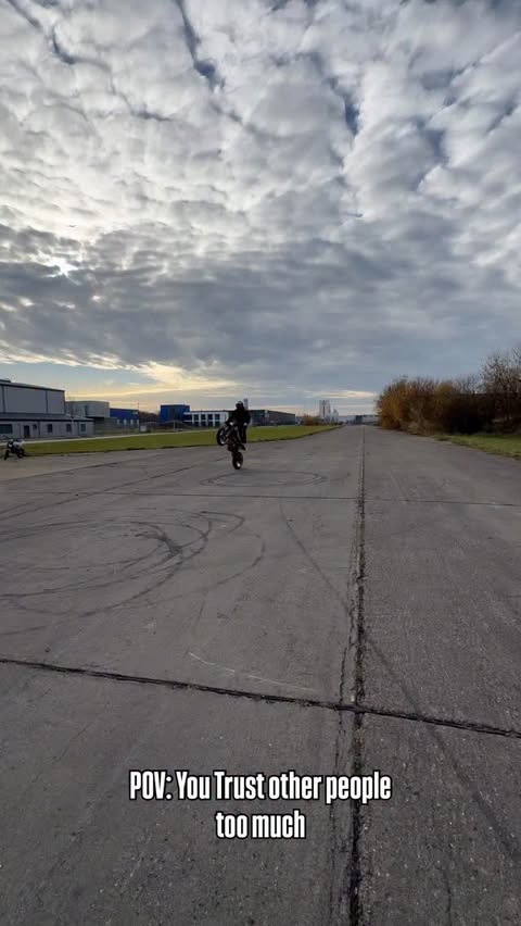 Instagram post by @moto.nico23 for Cardo Systems. Caption reads: You can Trust me 🤝🏼 

*werbung 

#closecall....