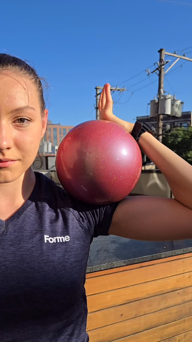 Instagram post by @evita.griskenas for Forme. Caption reads: [...] every millimeter of posture counts. Forme....