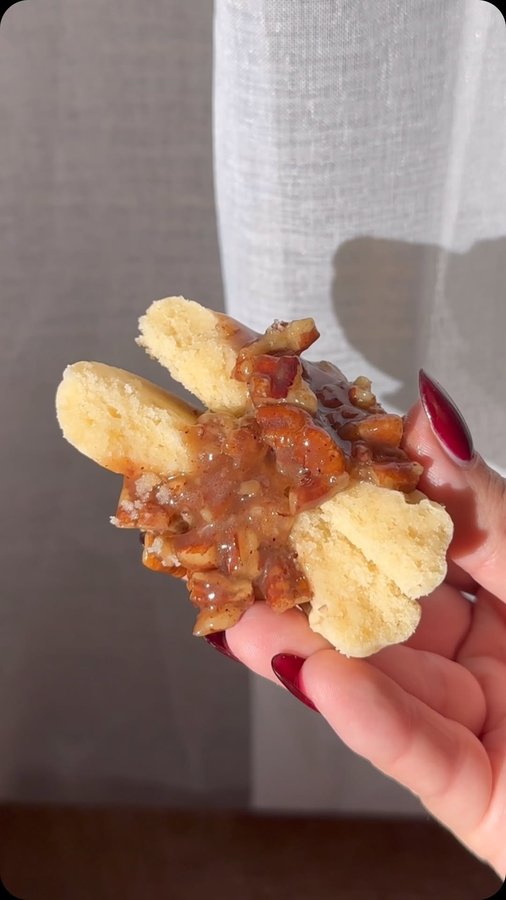 Instagram post by @mysisterskitchenn for Watkins. Caption reads: [...] these pecan-pie sugar cookies using....