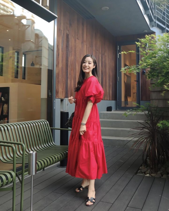 Instagram post by @slowday_mizuki for ELENDEEK. Caption reads: 🍎❤️

@elendeek
@elendeek_snap
#elendeek
#pr [...].