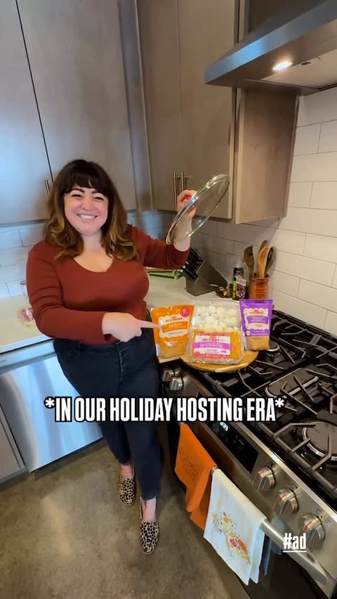 Instagram post by @puropinchesa for H-E-B. Caption reads: #ad We said let ‘em cook for Thanksgiving… and....