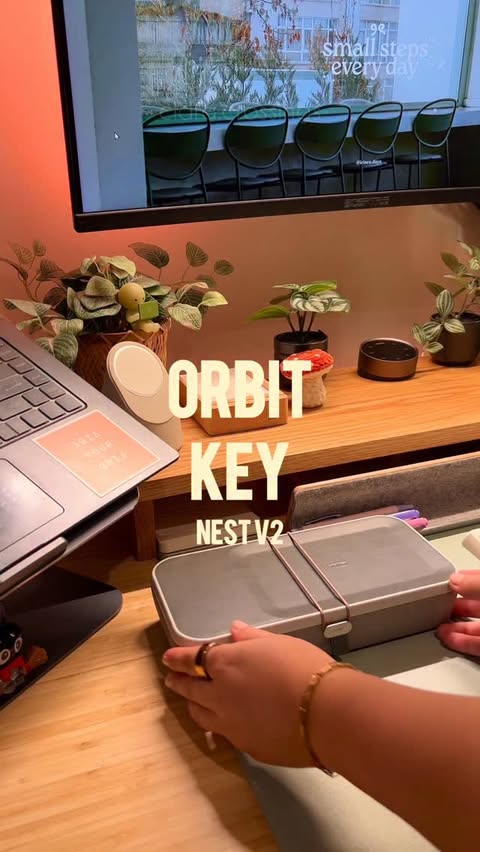 Instagram post by @clara.crossings for Orbitkey. Caption reads: [...] happy wednesday ✨ presenting you the....