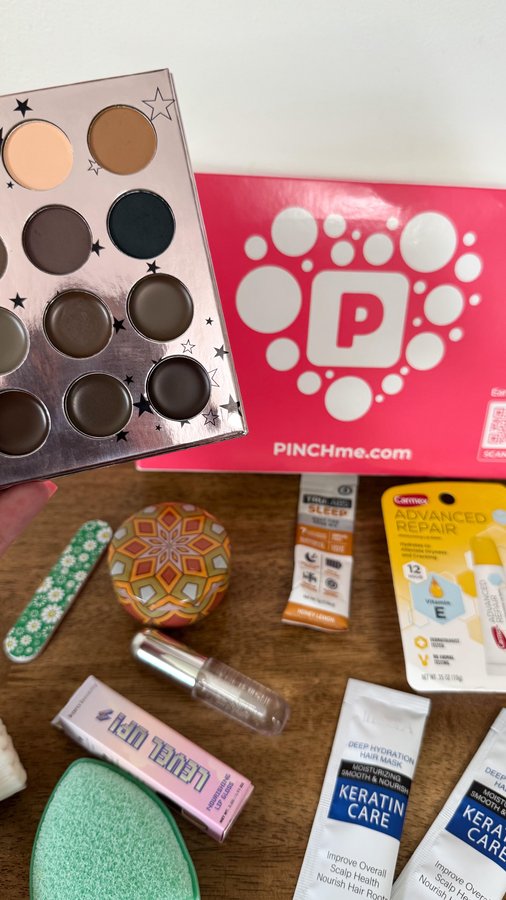 Instagram post by @lifewithjesnicole for PINCHme. Caption reads: #sponsored I’m always so excited when I get my new....