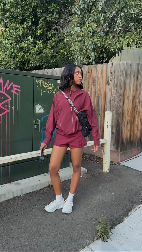 Instagram post by @living_lauryn for lululemon. Caption reads: [...] these looks with the link in my bio🤍....