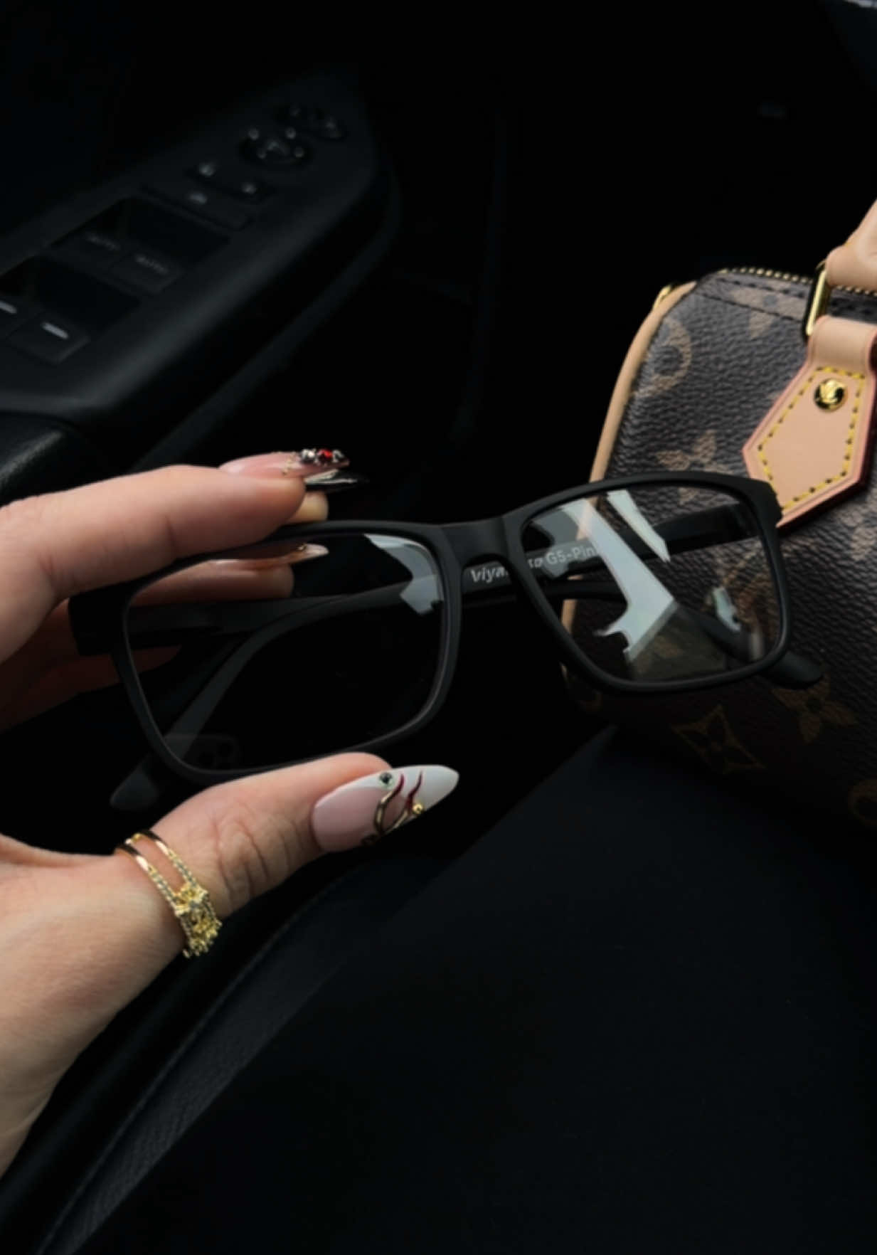 TikTok post by @leahfrzr for Viyawise US. Caption reads: [...] eyes now! wish i got these sooner! @Viyawise....