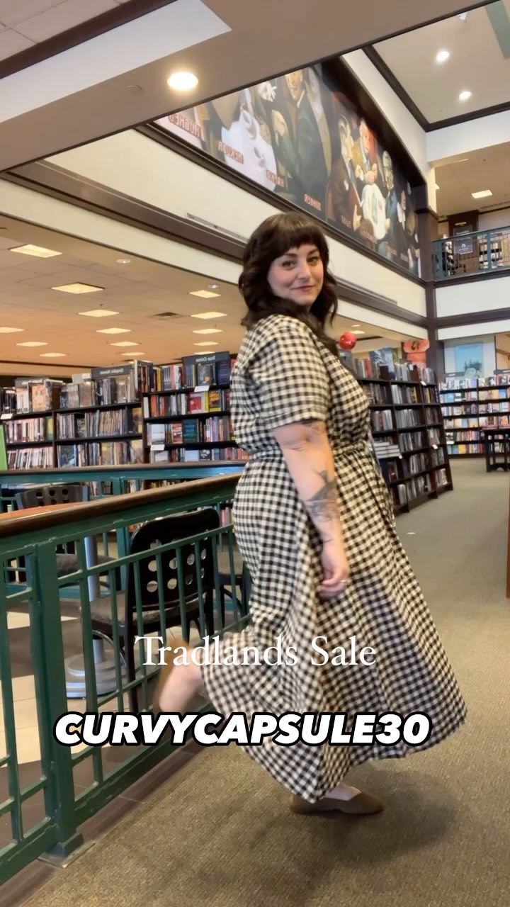 Instagram post by @thecurvycapsule for Tradlands. Caption reads: @tradlands friends!!! Save 30% on EVERYTHING. This....