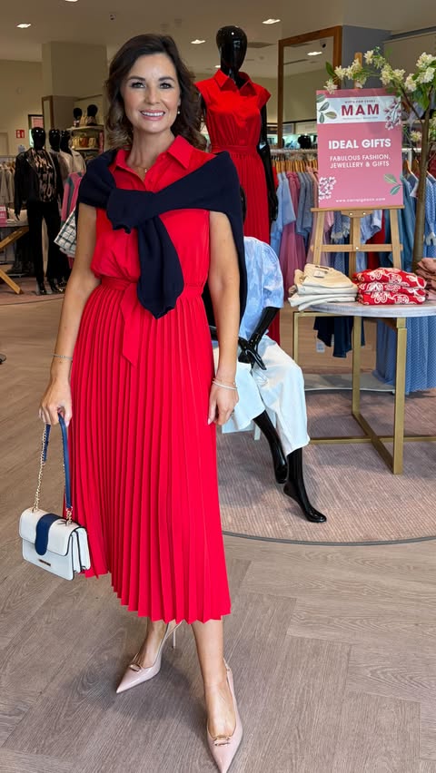 Instagram post by @dreams_blossom_ for Carraig Donn. Caption reads: [...] Let me know in the comments 👇.. AD....