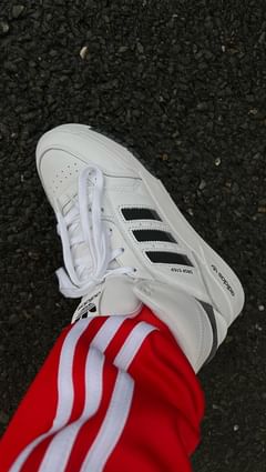 Instagram post by an influencer for JD Sports France. Caption reads: [...] your favorite 1 ou 2? @jdsportsfrance....