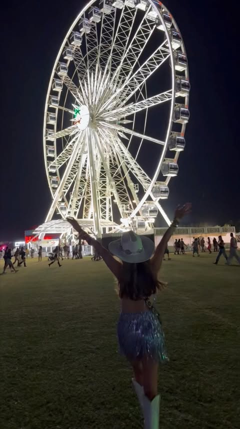 Instagram post by @jarrylee for Loop Earplugs. Caption reads: my Coachella weekend with @loopearplugs 💃🏼🎡 the....