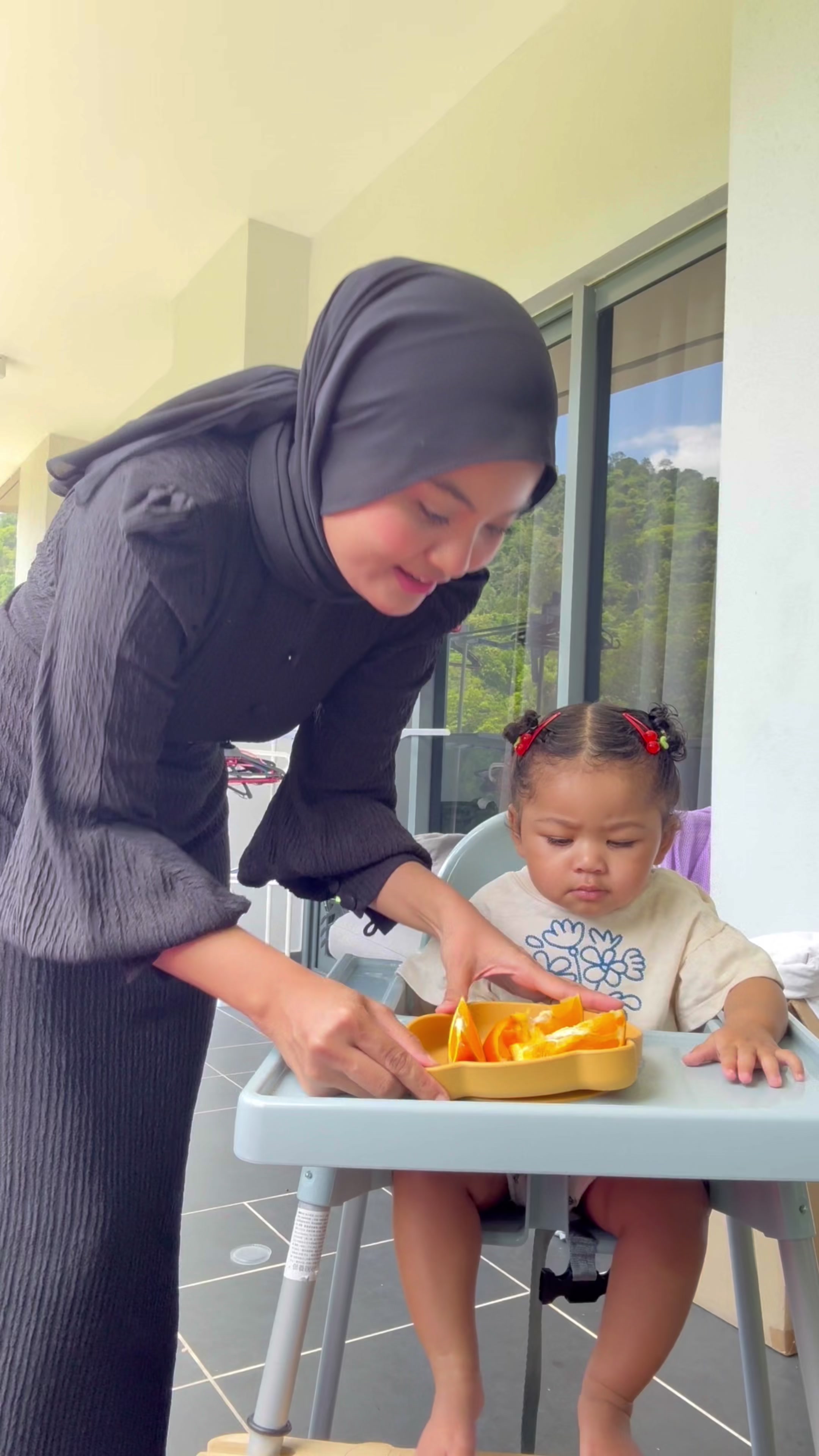 TikTok post by @filadama_camara for Oxyenergy. Caption reads: [...] ❤️ lepas ni assara nak buah apa pulak?....