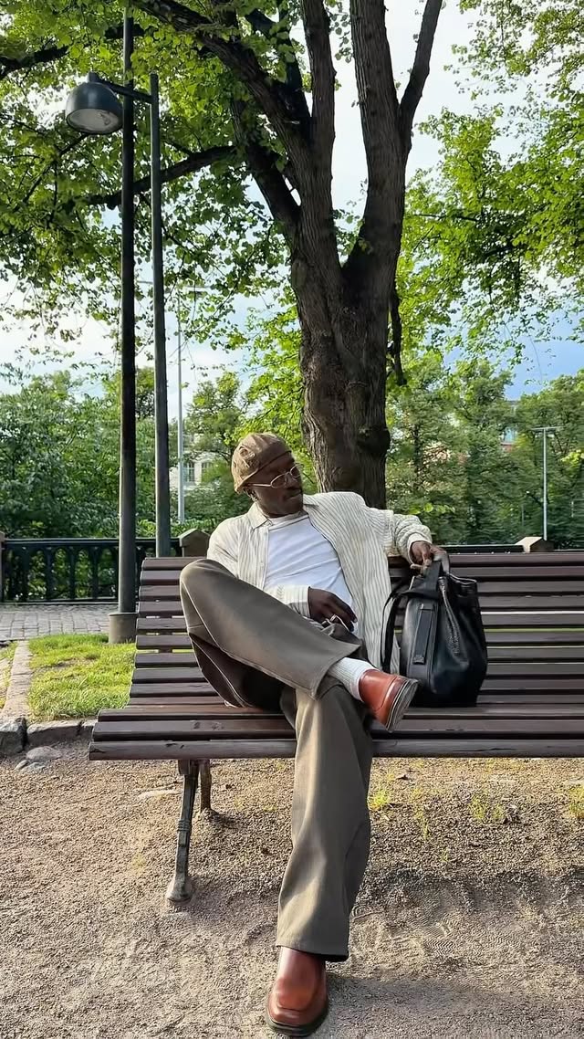 Instagram post by @emegi419 for ECCO. Caption reads: [...] high-quality, and effortlessly stylish.....