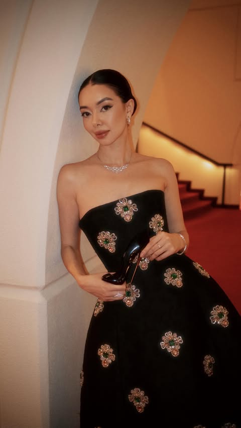 Instagram post by @taramilktea for David Jones. Caption reads: Opera nights deserve a scent with drama. 

Good....