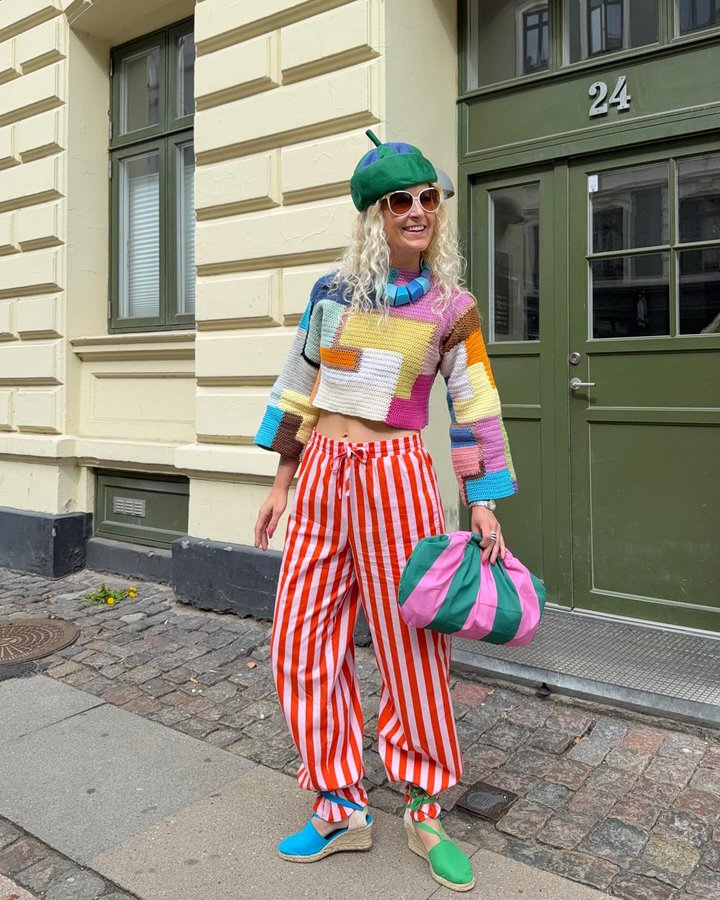 Instagram post by @muggemugge for Lollys Laundry. Caption reads: [...] 

ad | 
👛: @tras.mi.bolsa 
🩳:....