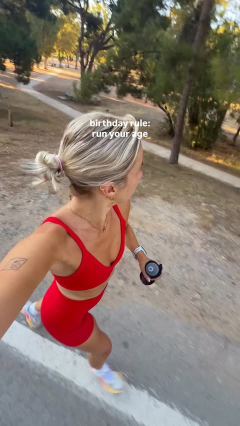 Instagram post by @kierahuckerby for Gymshark. Caption reads: [...] holibobs so this will do 👀) outfit:....