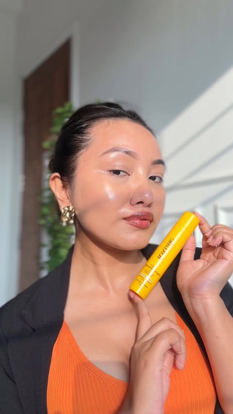 Instagram post by @vanitybyperi for Foxtale. Caption reads: [...] that changed my skincare game & how !....