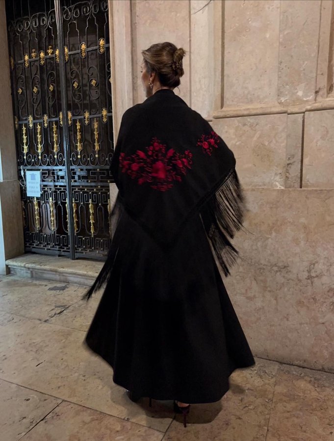 Instagram post by @nurbilenyavuzer for Beauty Omelette. Caption reads: 🥀.