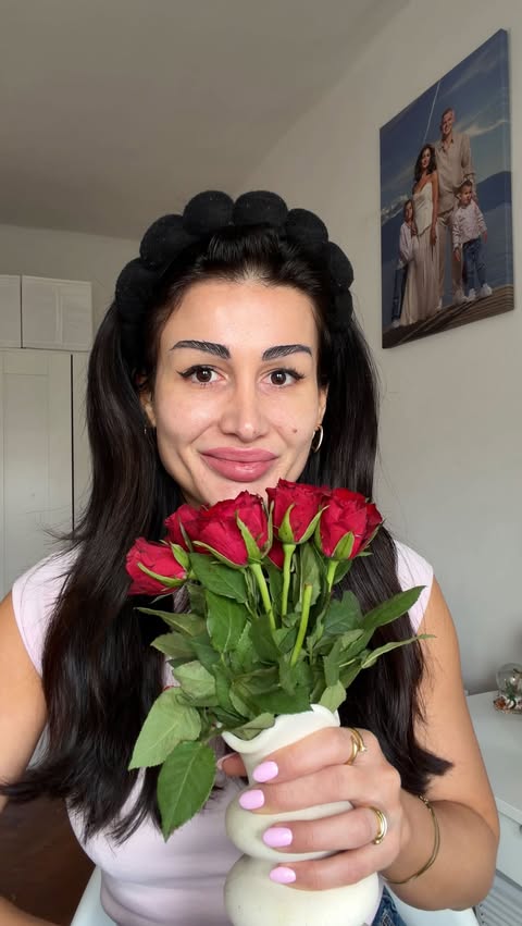 Instagram post by @vukovicelaa for Bourjois Paris. Caption reads: Ne vraćam se starim ljubavima… ali ovom puderu....