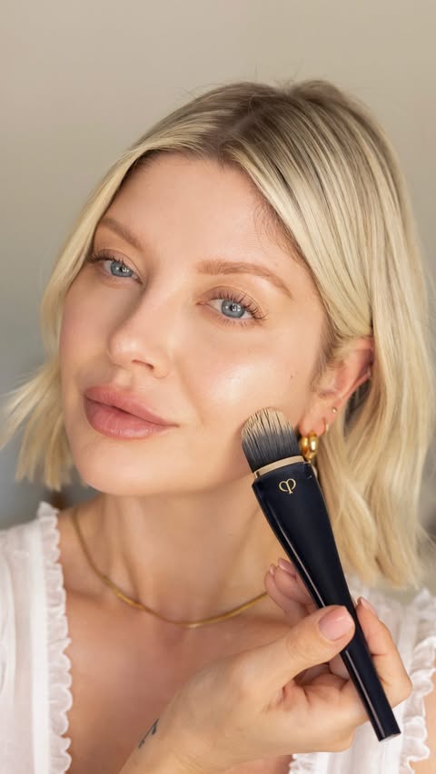 Instagram post by @roses_cloud for Clé de Peau Beauté. Caption reads: [...] up to 20% off sitewide during the Clé de....
