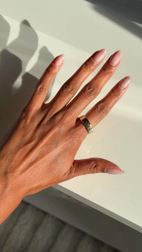 Instagram post by @segenmisghina for Oura. Caption reads: Just upgraded to the @ouraring 5✨ #techunboxing....