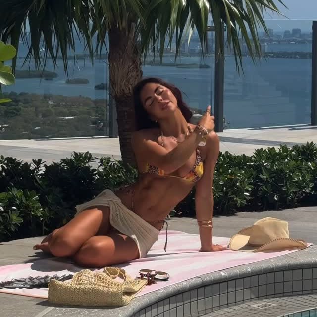 Instagram post by @alexxmara for iHerb. Caption reads: Found my new fave mineral SPF at @iHerb and it’s....