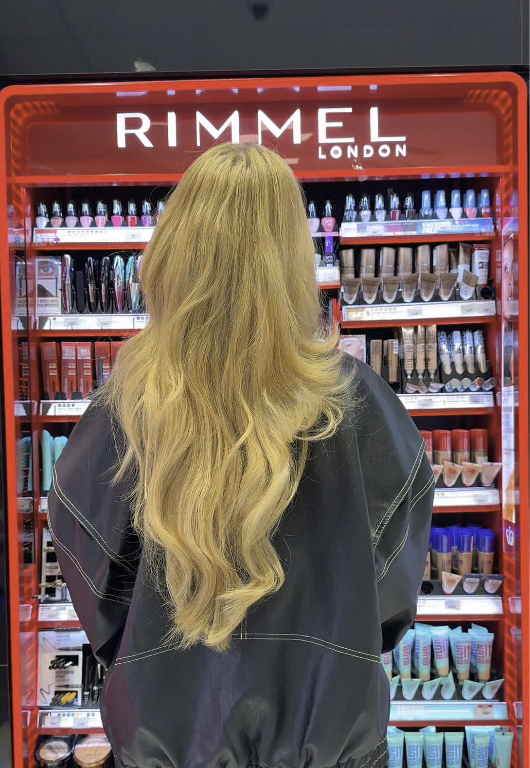TikTok post by @kristyna_nechvilova for Max Factor. Caption reads: 2+1 zdarma na dekorativní kosmetiku v Rossmann od....
