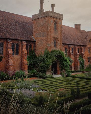 Instagram post by @lundonlens for Country Living. Caption reads: Wanted to say a big Thank you to @hatfield_house....