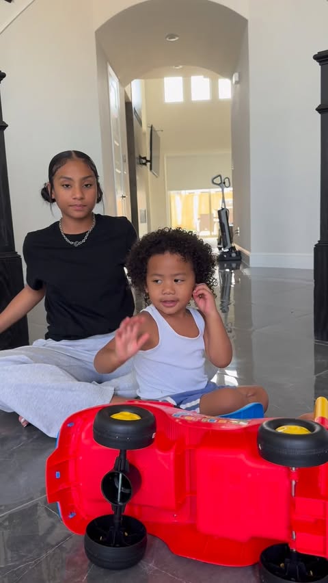 Instagram post by @officialwinstonfamily for Shein. Caption reads: [...] 1, 2, or 3? 👀 #SiblingStyle Download SHEIN....