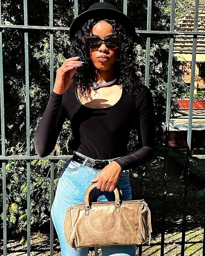 Instagram post by an influencer for boohoo. Caption reads: [...] @amazonfashion Bodysuit: @boohoo Bag: @prada....