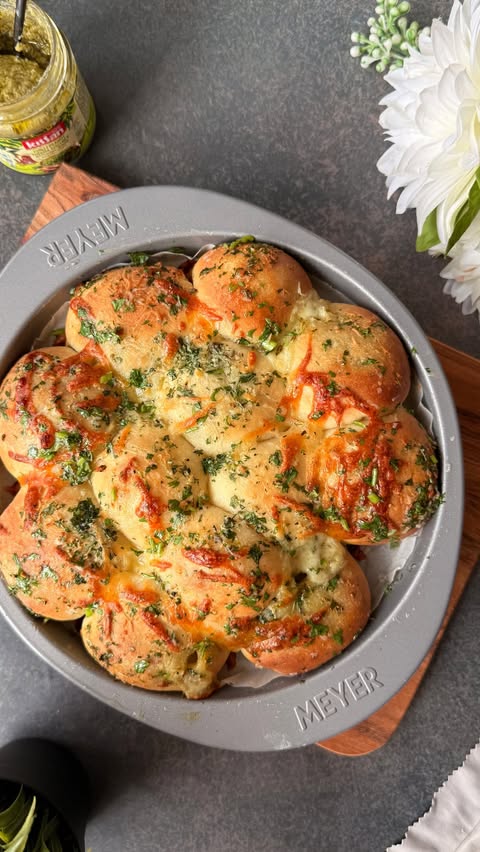 Instagram post by @sweet_n_sour08 for Kissan. Caption reads: [...] Pull-Apart Bread.🥖 - Here, I’m adding....