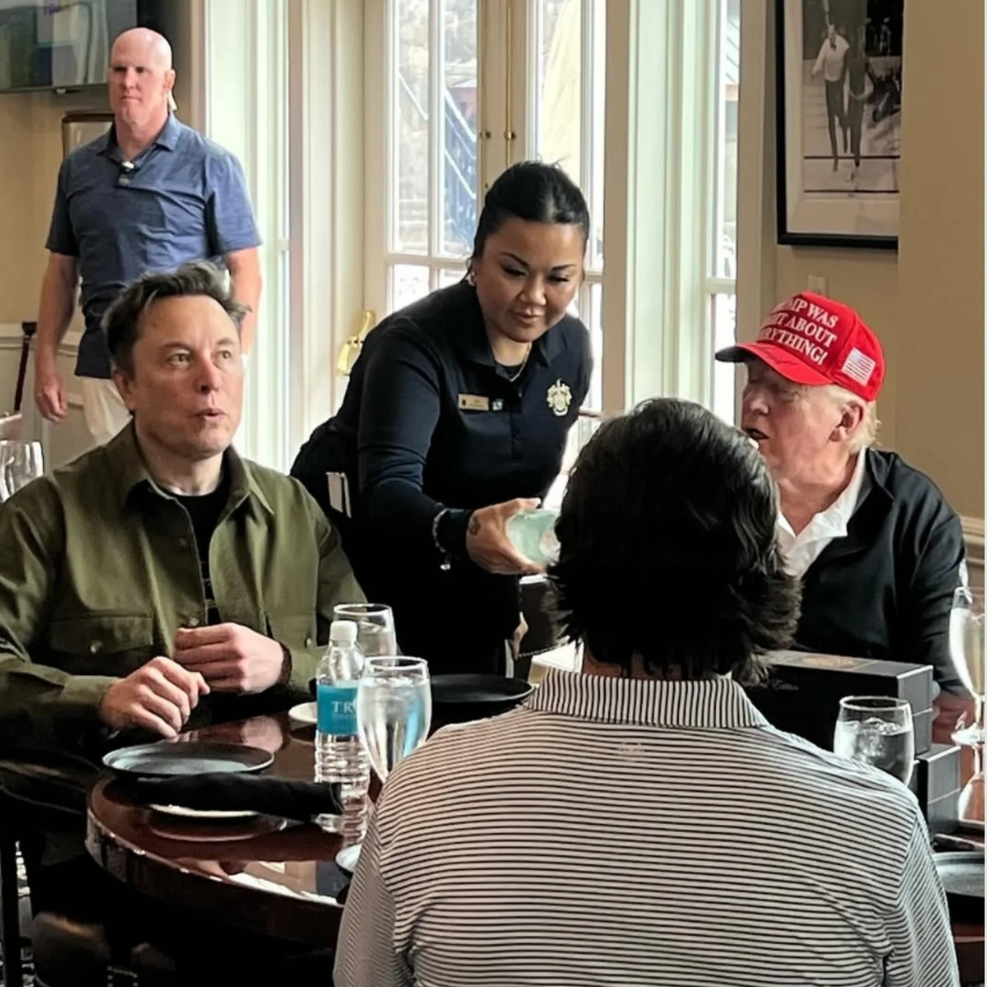 Instagram post by @italianosenelmundo for SpaceX. Caption reads: [...] @whitehouse @trumpgolfdc @trumpgolf @spacex....