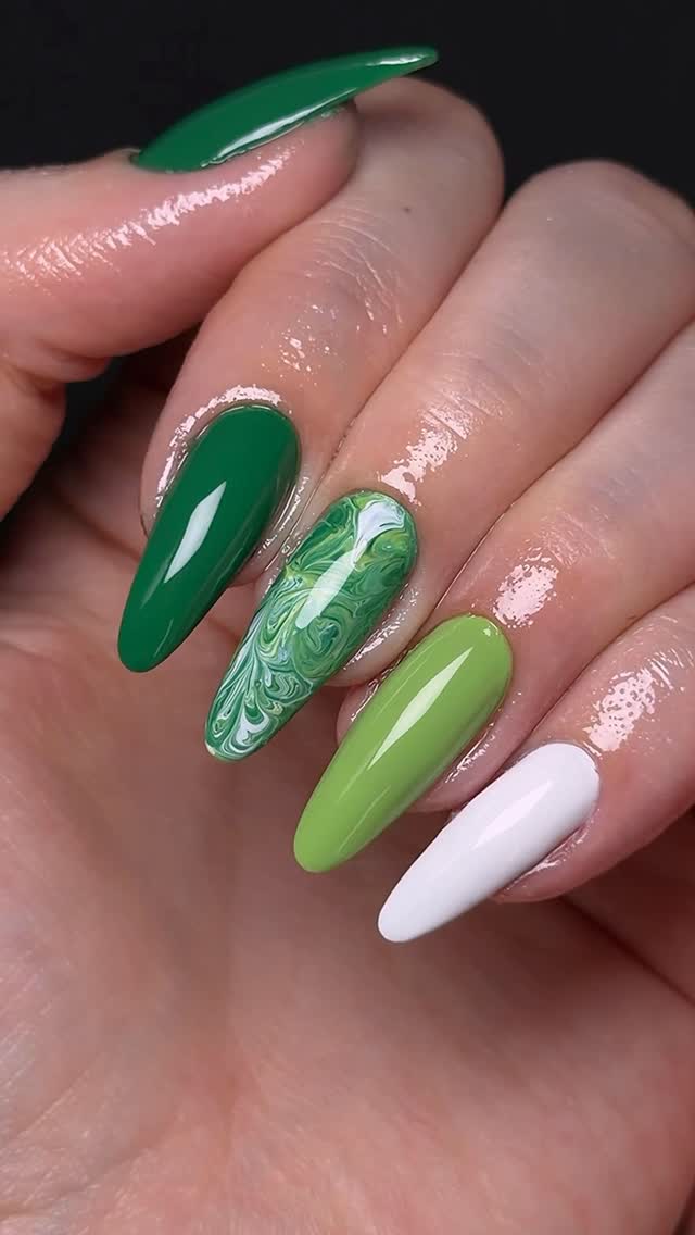 Instagram post by @taamibarros for Mercado Livre. Caption reads: Mint Nails 🌿

Cole este ID no buscador do....