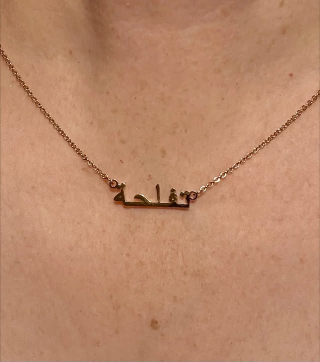 Instagram post by @meggieapples for Abbott Lyon. Caption reads: تفاحة 🍎

LOVE my @abbottlyon Arabic ‘apple’....