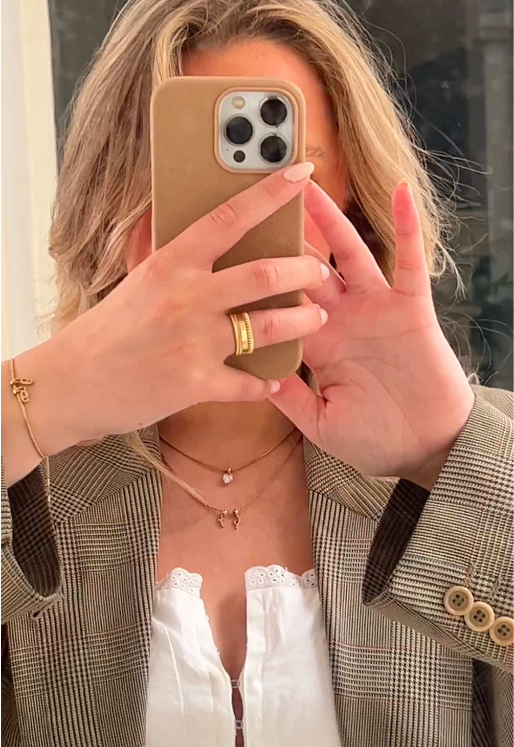 TikTok post by @thisis_kata for Daniel Wellington. Caption reads: [...] ✨ Don’t miss the amazing Daniel Wellington....