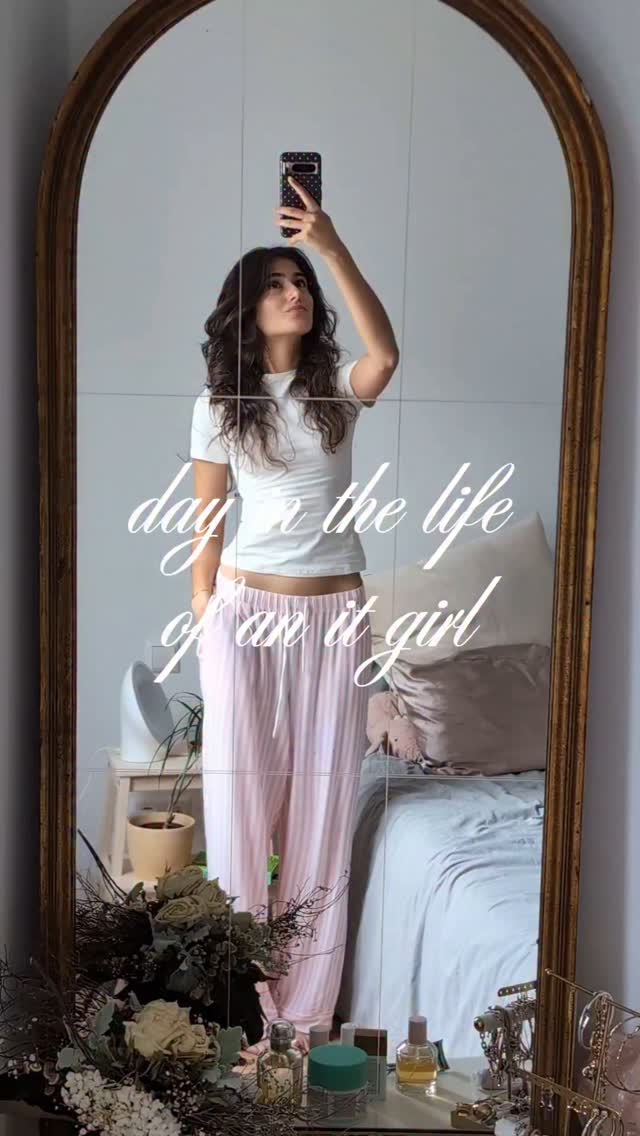 Instagram post by @annaiannaiannaianna for Organic Basics. Caption reads: [...] with me and get 10% off your @organicbasics....