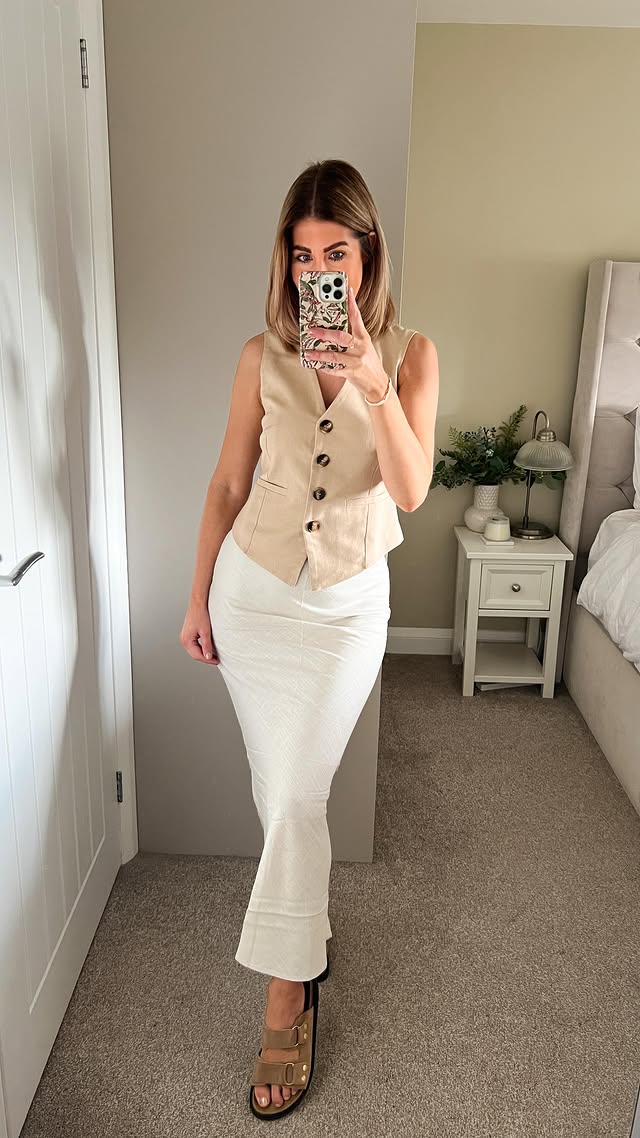 Instagram post by @kirstyannemarr for Dorothy Perkins. Caption reads: [...] on the last outfit is from @dorothyperkins....