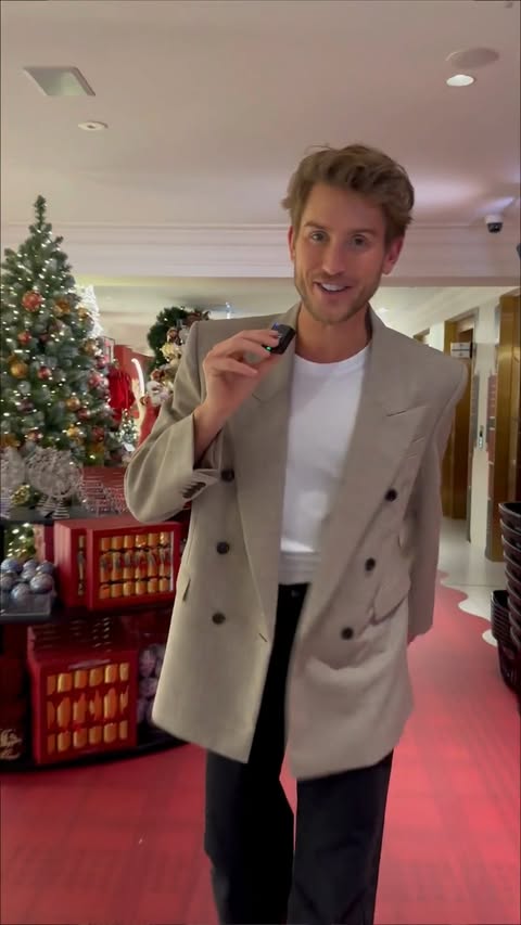 Instagram post by @elliotgarnaut for David Jones. Caption reads: Our voice of style @elliotgarnaut shares his top....