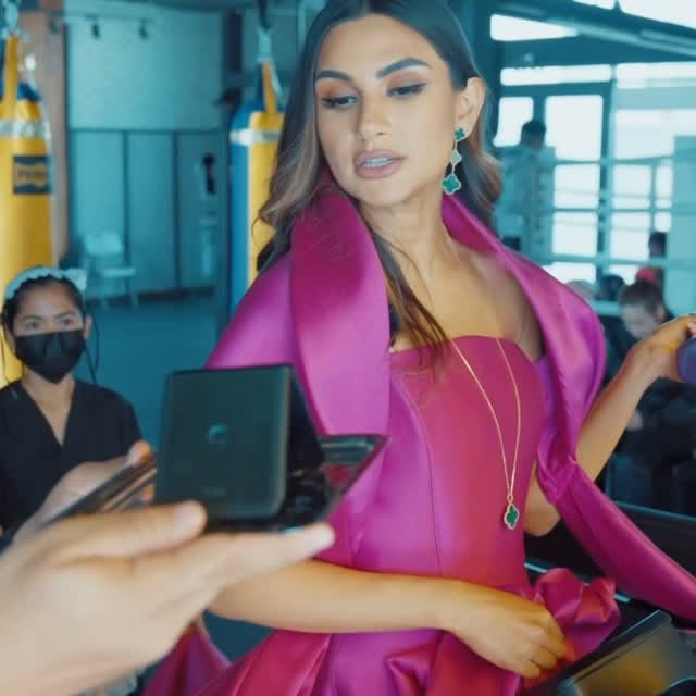 Instagram post by @thedivadee for Motorola. Caption reads: Be iconic—just like your phone.
Some phones are....