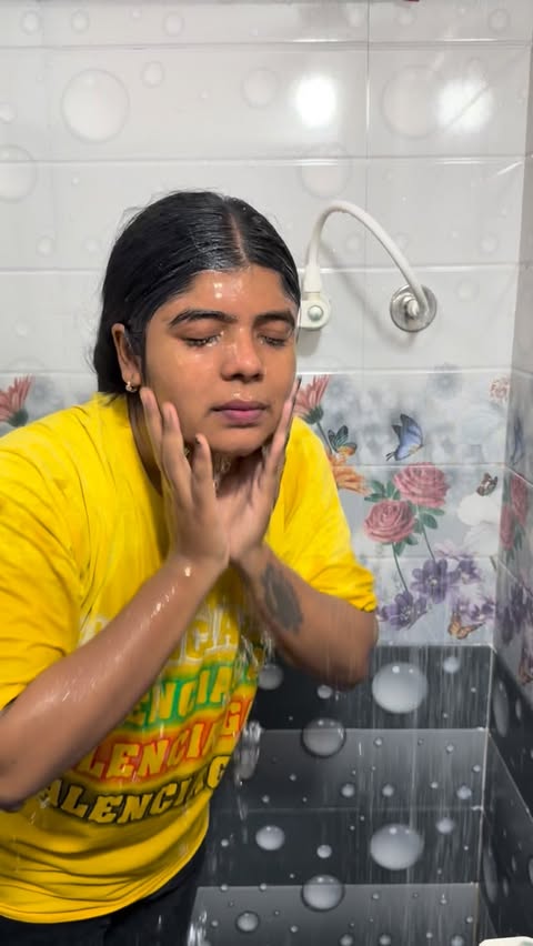 Instagram post by @niyati_smilegirl_vlog for Nat Habit®. Caption reads: Comment for “Link” for the product Nathabit tomato....