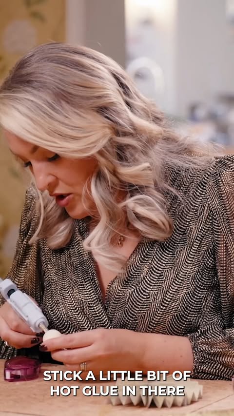 Instagram post by @saradaviescc for ITV. Caption reads: AD | Christmas Craft Off 🎄✨

Who doesn't love an....