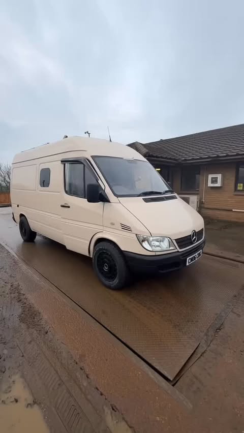 Instagram post by @tiasvanlife for Wickes. Caption reads: [...] along so well now 🥹🤩 This unit from....